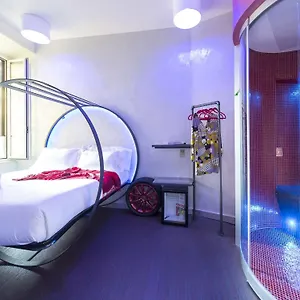 4* לינה וארוחת בוקר Magenta Pantheon Navona